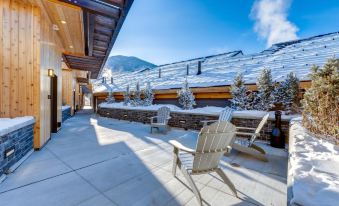 Peaks Hotel and Suites