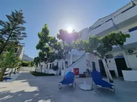 Leonidas Studios & Apartments