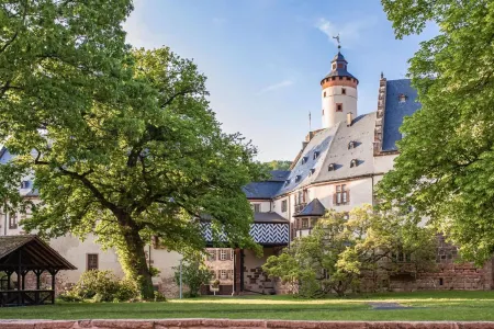 Hotel Schloss Büdingen Отели рядом с достопримечательностью «Schlossmuseum - Schloss Budingen»