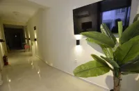 Ados Otel