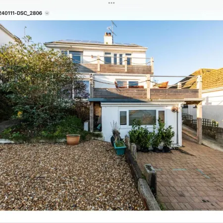 1 Bed Flat - Sleeps 2 - Pets - Balcony - Parking