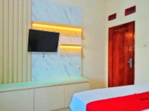 RedDoorz Near Alun Alun Slawi Hotels in Slawi