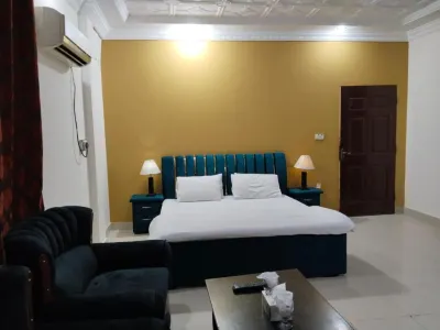 Victoria Guest House Hotels near Masjid Noor Mahal