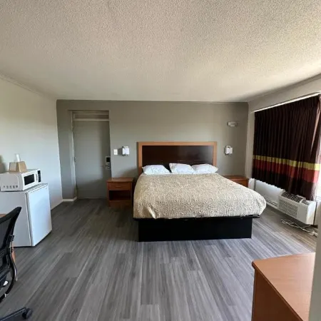 Budgetel Inn & Suites