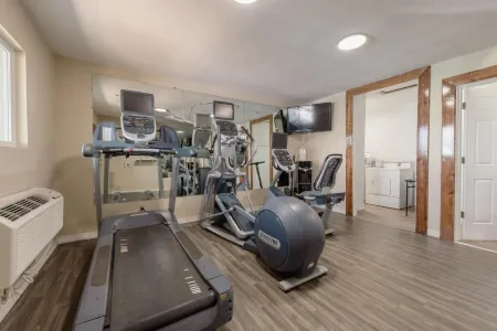 Suburban Studios Near Mesa Verde