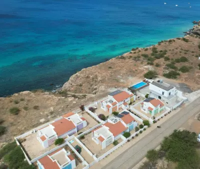 Wave Maze Hotels near Porto Inglês