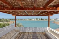 White Villa with open lagoon view - Villaer