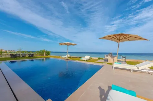 Royal Villa on the beach - วิลล่า