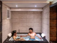 Moustache Mussoorie - Hot Tub