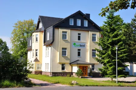 Konsumhotel am Park Отели в г. Луизенталь