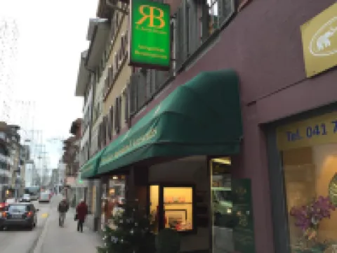 Top city center location by Airhome Hotéis em Zug