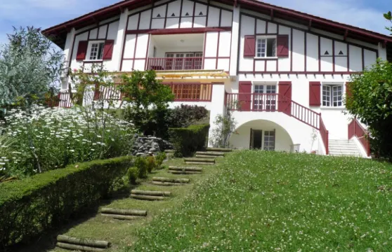 尚布里海茲翁多酒店