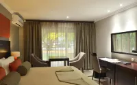 Cresta Riley's Hotel فنادق في ماون