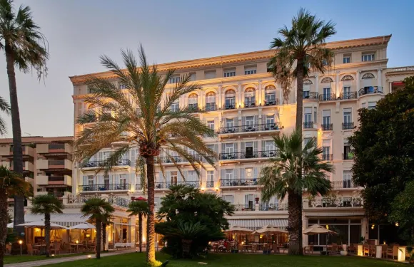 皇家威斯敏斯特藍色假日酒店