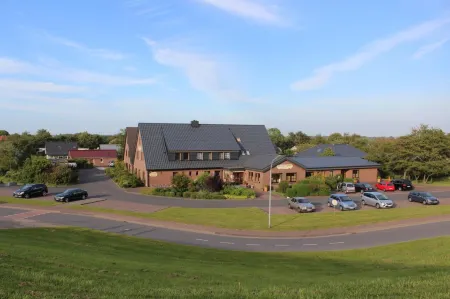 Deichhotel Grube Отели в г. Замтгемайнде Ланд Вурстен