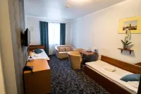 Hotel Sanvit Restauracja & Spa Hotels near Jednobudynkowa zagroda z Wołkowyi, pow. leski (pocz. XIX w.)