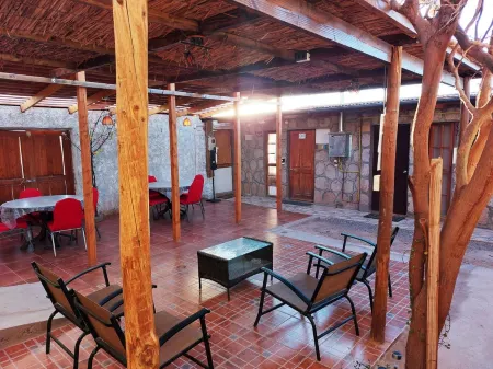 Hostal Atacama Ancestral Отели рядом с достопримечательностью «Centro San Pedro Atacama»