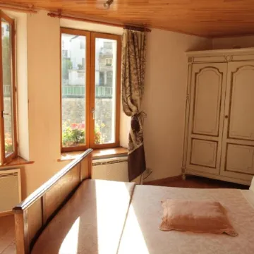 Golden Lion Отели в г. Буйон