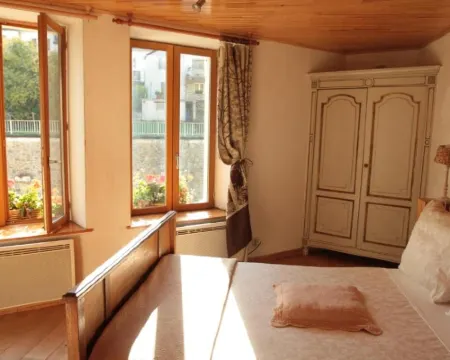 Golden Lion Hotels in Bouillon