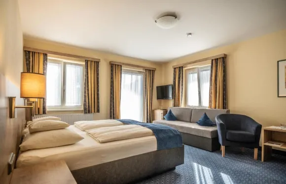 法爾肯施泰納高級旅館酒店