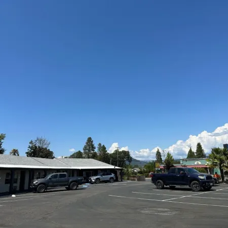 Western Village Inn-Newly Renovated