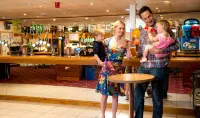 St. Ives Holiday Village - ที่มีบาร์