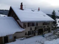 Le Castel Blanc Hôtels à : Châtelblanc