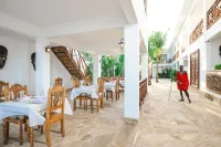 Karibu Beach Resort - breakfast
