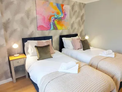 2 Single Beds, 1 BR Apartment Hotels in Ньюмаркет
