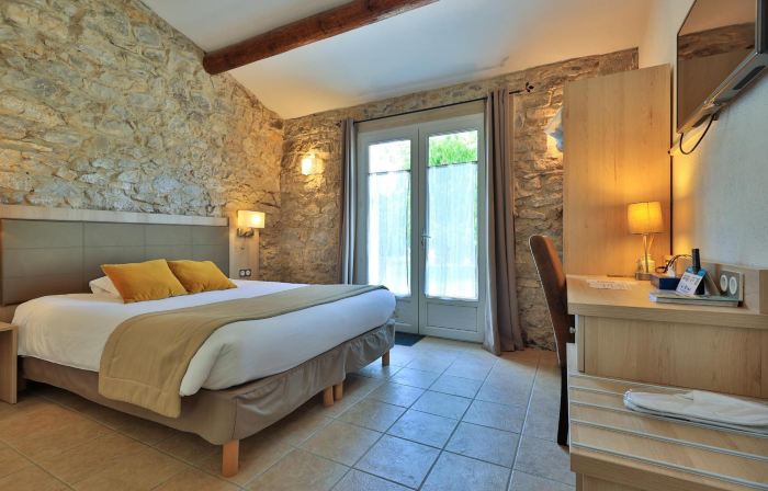 Logis Hôtel Déjeunez sous l'Arbre