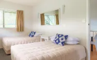 Snells Beach Motel