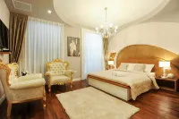 Silver & Gold Luxury Rooms Отели в г. 