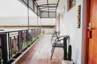 RedDoorz Near Velodrome Malang 2 Hotels in Kedungkandang