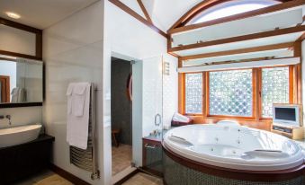 East Hampton Art House Bed and Breakfast