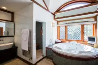 East Hampton Art House Bed and Breakfast - Hot Tub