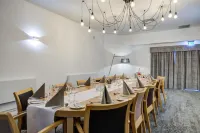 Warwick Conferences - Radcliffe - sarapan