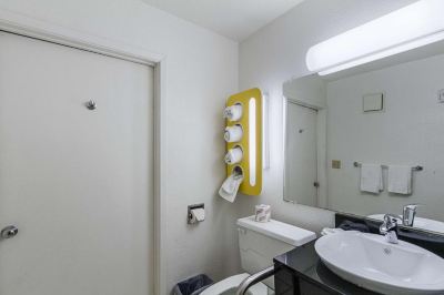 クイーンルーム(禁煙) モテール 6 オシュコシュの写真