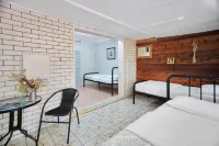 Woolshed Eco Lodge Hotels in Scarness