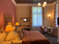 Hotel Seeufer فنادق في Dersau