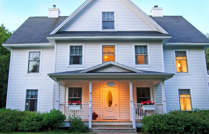 Eagle Harbor Inn