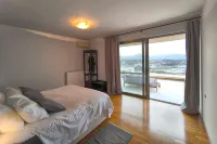 Villa Mirtylla Luxury Retreat w Pool, BBQ and Gym