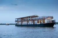 Houseboats by Dae - Watersports, Bird Watching & Sunset Cruises