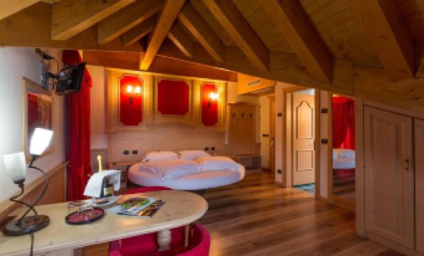 Hotel Arisch - Housity