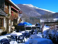 Auberge des Pyrénées Hotels in Gerde