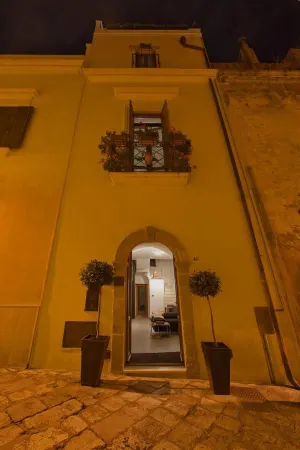 Zenthe Small Luxury B&B Отели рядом с достопримечательностью «Colonne Terminali della Via Appia»