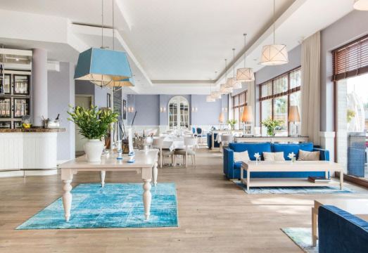 1. 요트클럽 티피..