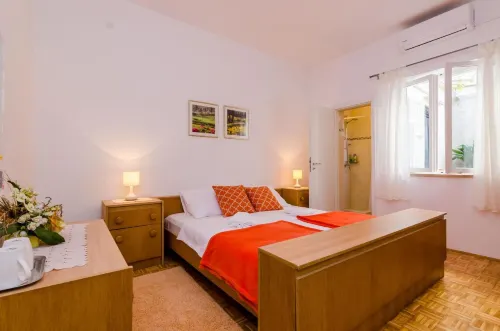 Rooms Batina Hotels in Rozat