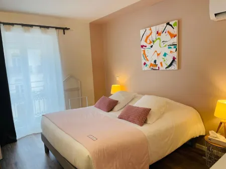 Hotel de Ma Tante Отели в г. Фожер