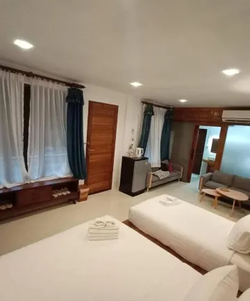 ห้องพักสำหรับสามท่านพร้อมระเบียง