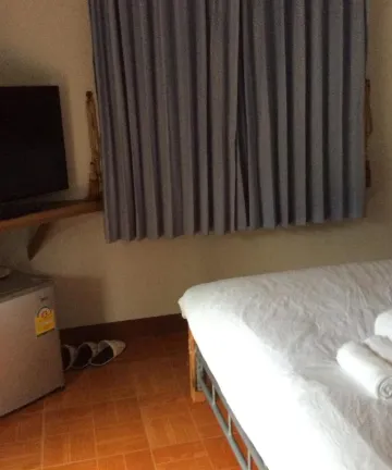 ห้องเตียงคิงไซส์มีวิวสวนหย่อม